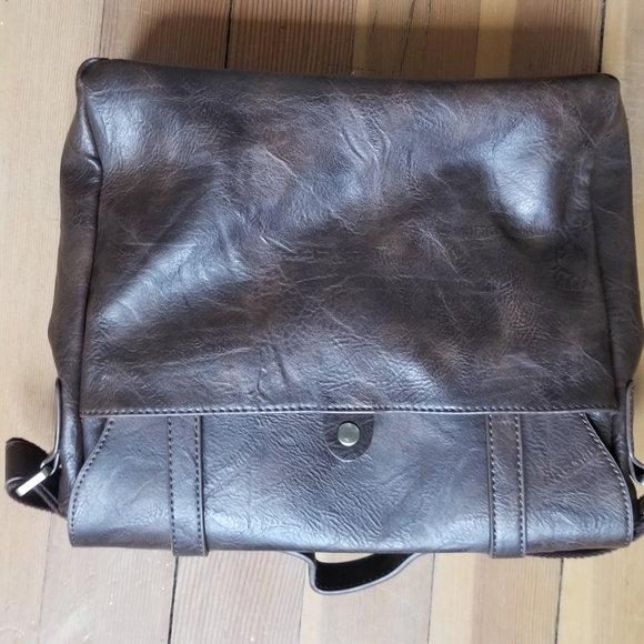 Espe Messenger Bag - Picture 2 of 5